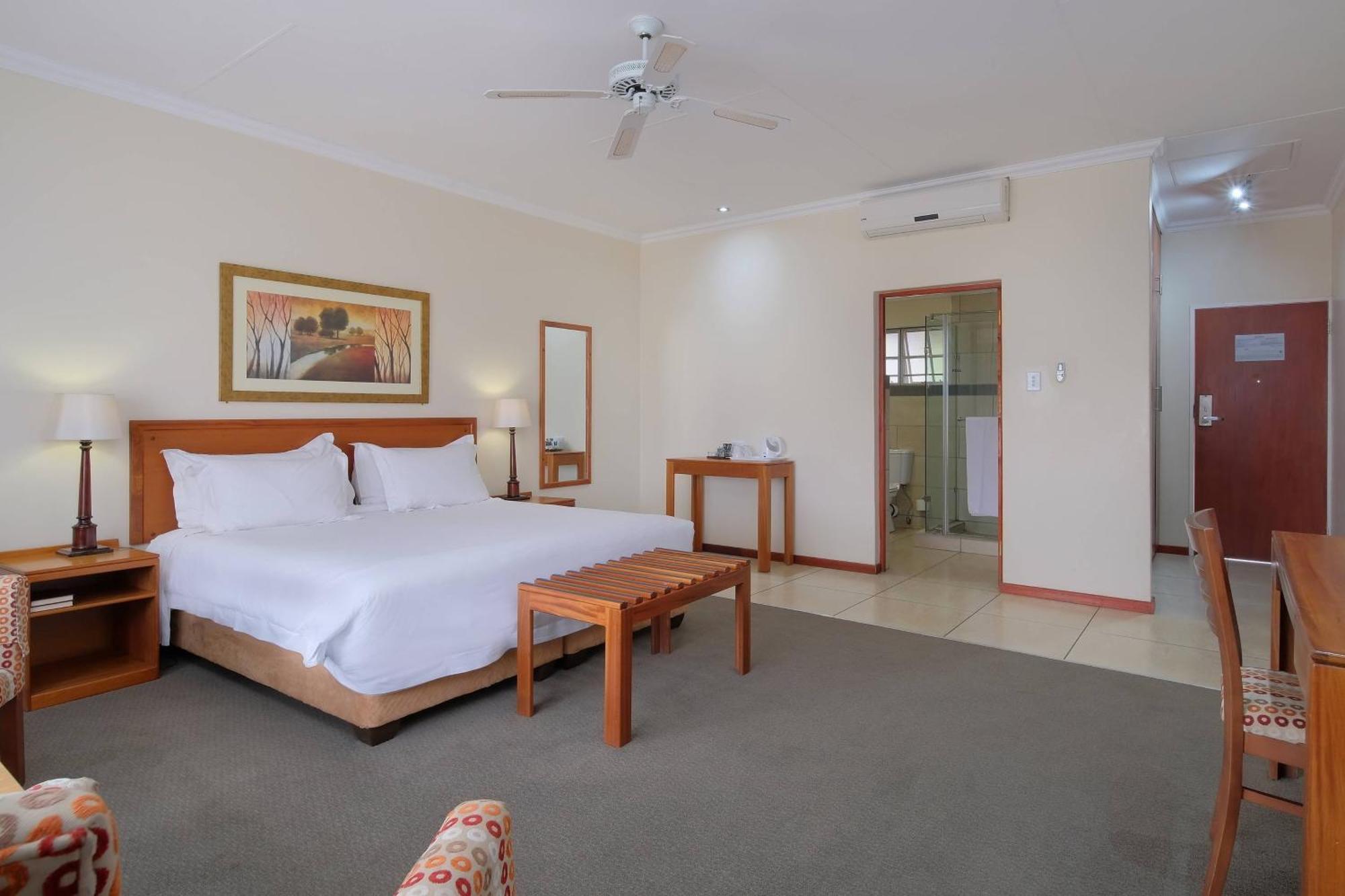 Protea Hotel By Marriott Polokwane Ranch Resort Екстер'єр фото