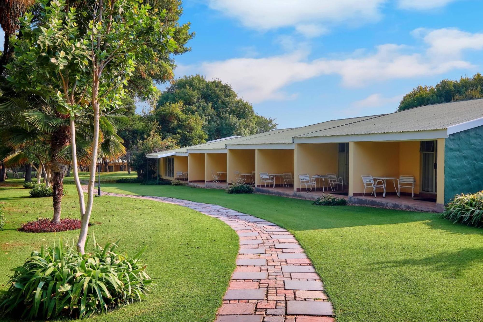 Protea Hotel By Marriott Polokwane Ranch Resort Екстер'єр фото
